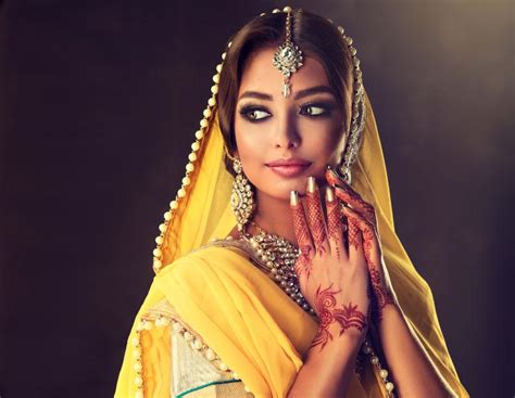 传统的印度妇女图片_穿着传统服装的印度妇女素材_高清图片_摄影照片_寻图免费打包下载