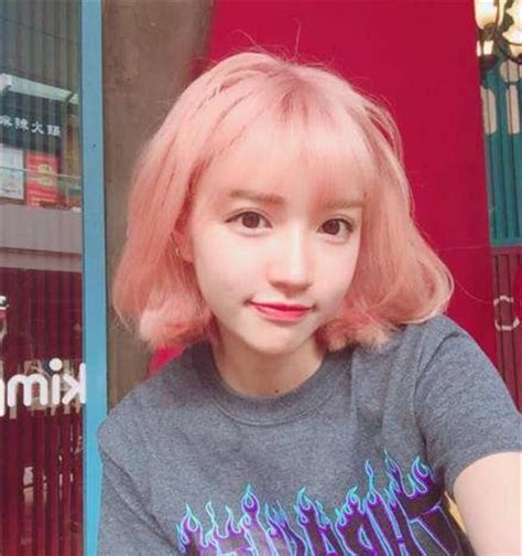 可爱甜美女生头像黄头发