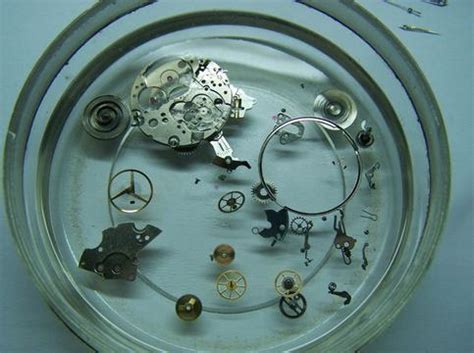 手表表镜磨损或者摔坏要怎么处理-万表世界