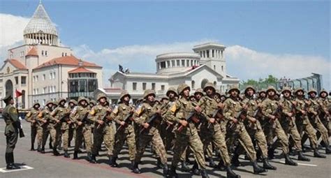 纳卡地区成修罗场，阿塞拜疆公然屠杀战俘，反绑双手挨个处决|亚美尼亚|阿塞拜疆|纳卡_新浪新闻