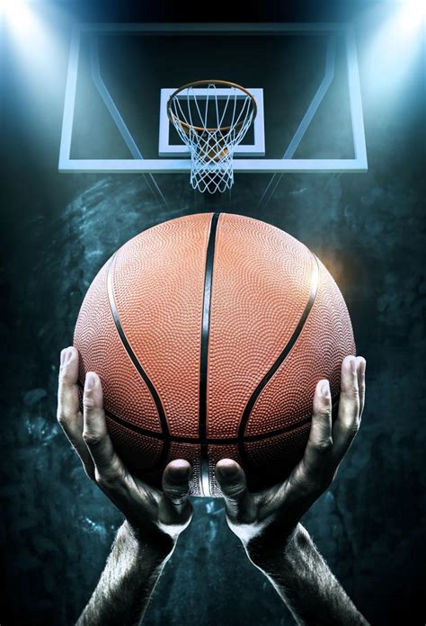 篮球场图片-灯光下的篮球场和篮球素材-高清图片-摄影照片-寻图免费打包下载