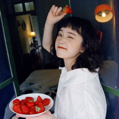 阳光温柔女生可爱头像