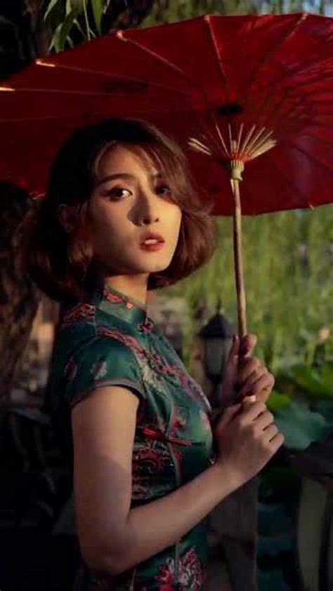 女生温柔头像背影旗袍