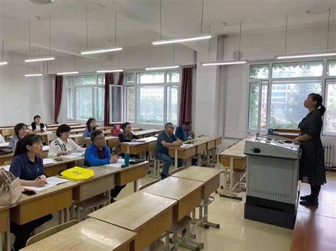 经济学院举行“新开课、开新课”教师试讲活动-哈尔滨商大新闻网
