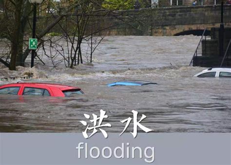 郑州暴雨亲历者：回家途中救了2个人 看见有人被冲走_凤凰网