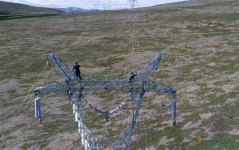 西藏那曲新一轮农网升级改造110千伏输变电工程进行首段架线施工试点-国际能源网能源资讯中心