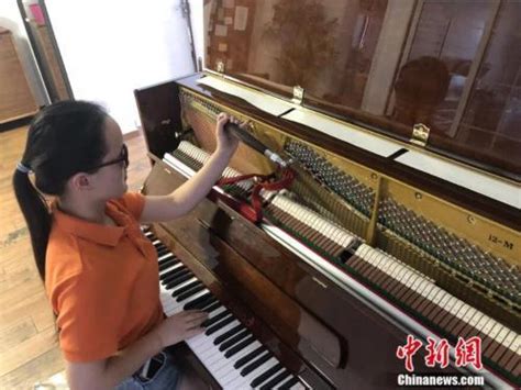 “90后”盲女7天调音修理80台钢琴，凭实力打破了“盲人不能调音”的刻板印象
