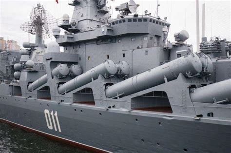 俄罗斯海军多艘主力舰艇聚集军港！光荣级巡洋舰成为核心|光荣级|舰艇|巡洋舰_新浪新闻