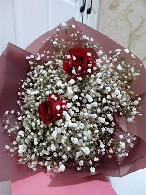 浪漫缤纷-33朵红玫瑰，搭配满天星，放一串彩灯。-全国送货上门优惠价格:465元-168鲜花速递网。