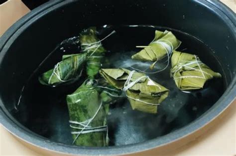 冷冻的粽子是煮还是蒸，都可以但要先解冻(微波炉5分钟加热) — 久久经验网