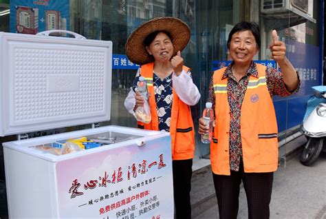 小冰柜 大爱心 杭州免费冰柜一周发放约2000件冷饮-浙江新闻-浙江在线