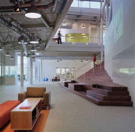 新的谷歌办公室设计很温馨并坐落于历史悠久的木材机库内_行业资讯_凯悦装饰