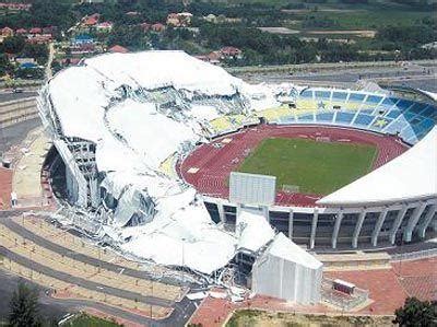 马来西亚一体育馆顶盖突然坍塌[组图]_资讯_凤凰网