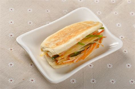 土豆丝夹馍,中国菜系,食品餐饮,摄影素材,汇图网www.huitu.com