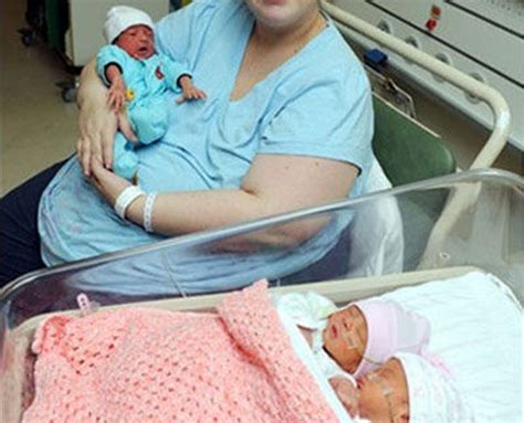 三胞胎孕妇大肚照 三胞胎孕妇巨肚照展示 小为你科普多胞胎风险_第二人生