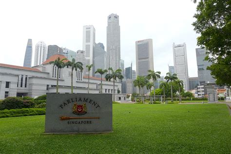 2021下车是新加坡议会大厦，然后沿着海边的路一路走到公园的，步行约20分钟，新加坡地方真的不算大_旧国会大厦艺术之家-评论-去哪儿攻略