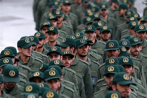 伊朗军队颁发最高荣誉勋章，40年来头一回，对美释放强烈信号_凤凰网