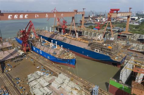 江南造船2500TEU集装箱船首制船下水 - 在建新船 - 国际船舶网