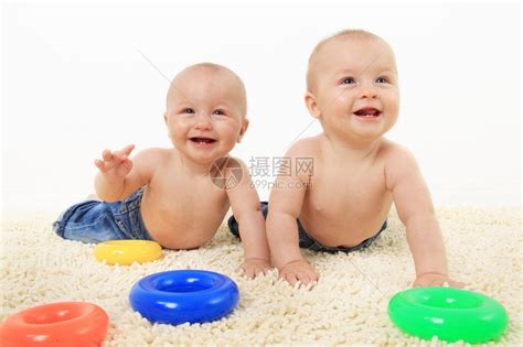 快乐的双胞胎女婴高清图片下载-正版图片502985370-摄图网