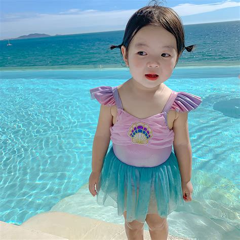 温柔可爱泳衣女生头像