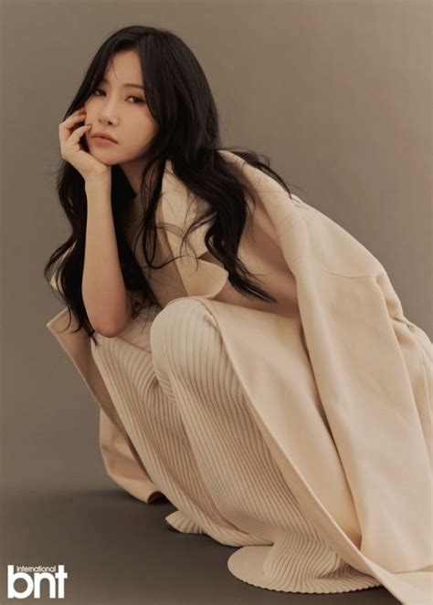 韩国女歌手Yeji最新杂志写真曝光|女歌手|杂志|韩国_新浪新闻