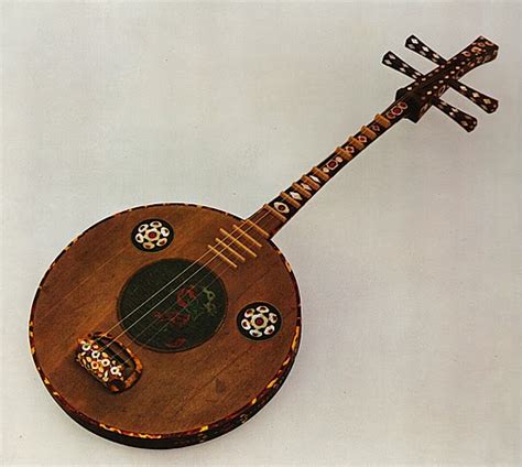 维吾尔族的民间乐器之卡龙琴和手鼓_喀什风情_新民网