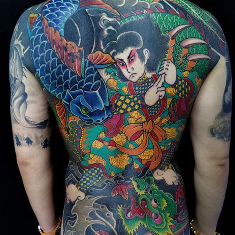 满背日本女孩纹身图案