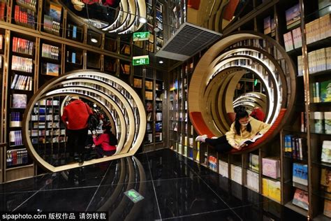 一个巨型网红图书馆竟成为人们的新宠，读书也能如此浪漫__凤凰网
