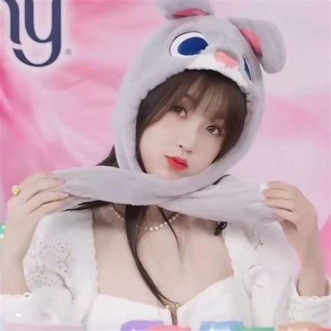 甜美女生绝美头像虞书欣