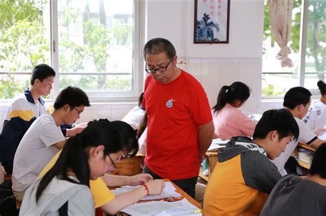 重庆市礼嘉中学举行庆祝第38个教师节暨表彰大会