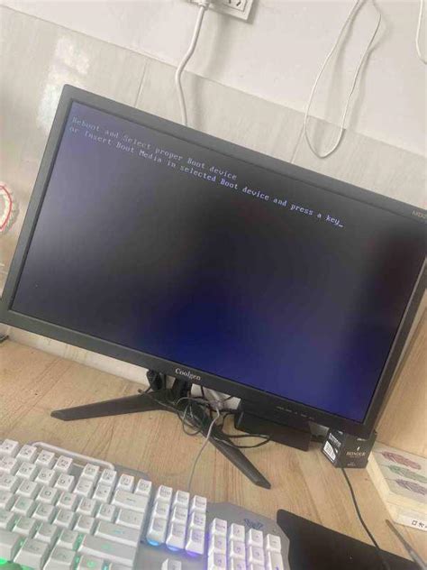 电脑开机显示英文字母，进不了系统，怎么办？