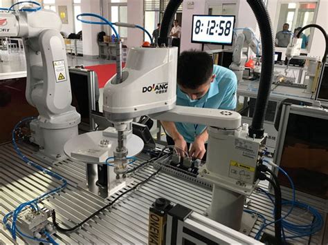 新职业—工业机器人系统操作员就业景气现状分析报告