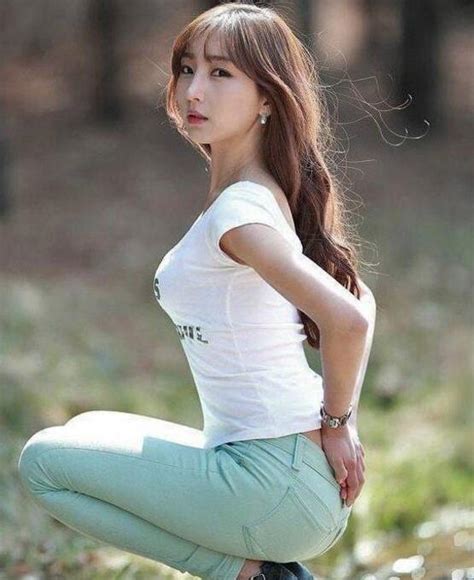 韩国新生代模特Ssovely 沙漏身材蜜桃臀 完美搭配显身型