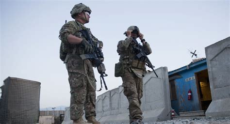 驻阿富汗美军撤离期限或将延后，塔利班发出警告_凤凰网视频_凤凰网