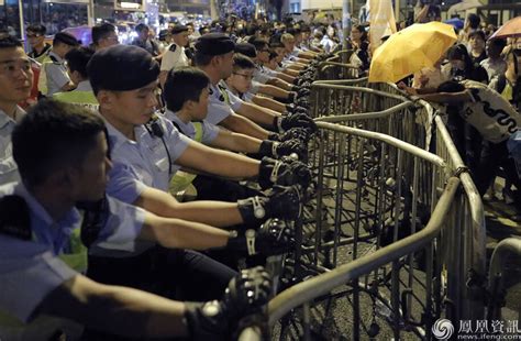 香港激进团体非法集会 强行冲击警方_海南频道_凤凰网