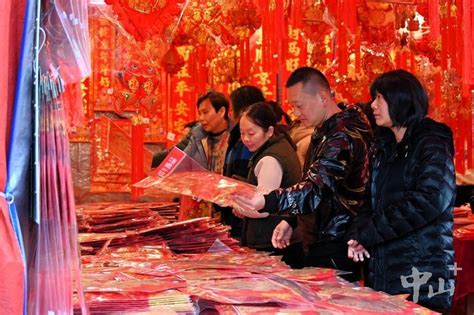 除夕至年味浓！沙岗墟迎春花市迎来人流高峰 - 新闻频道 - 中山网