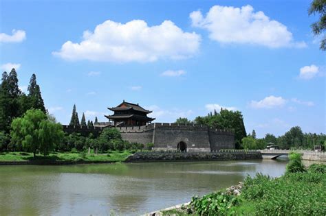 The ancient wall from Three Kingdoms in the Jingzhou City, Travel in ...
