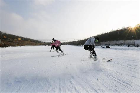 甘肃天水：乐享冰雪运动-人民图片网