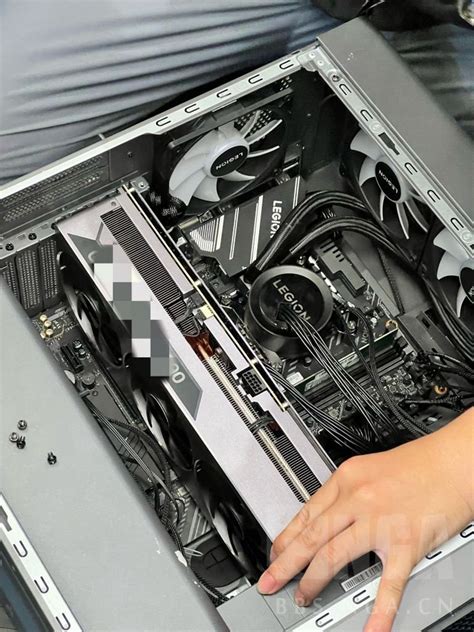 联想GeForce RTX 4090显卡曝光 三个巨大散热风扇__财经头条