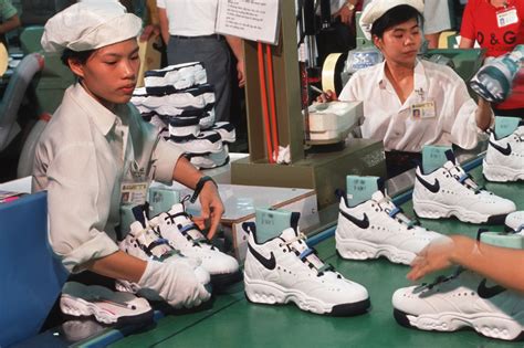 江西上高：制鞋企业产销旺 家门口就业助增收-人民图片网