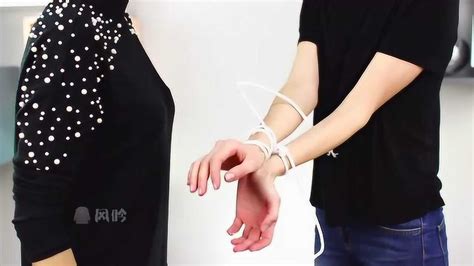美女双手被绑自己瞬间解开，附带教程_腾讯视频