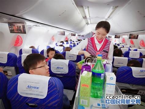 万米高空南航新疆乘务员与旅客共度春节 - 民用航空网