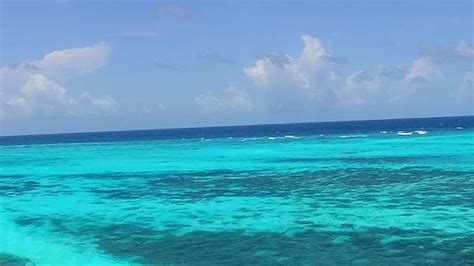 在透明海洋和白沙的背景下 放松岛屿海滩 冒险空中景观mp41080P视频素材下载-编号4741327-潮点视频