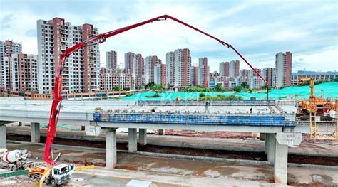 江西赣州：三角梅扮靓城市 高架桥变身“花廊”-人民图片网