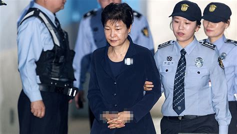 坐牢769天打破前任纪录，朴槿惠已成入狱时间最长韩国前总统|界面新闻 · 天下