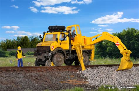 Kibri 16307 Road/Rail UNIMOG with Excavator
