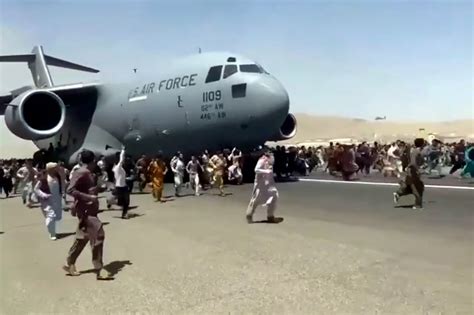 美空军：从喀布尔起飞的C-17运输机起落架上发现阿富汗人遗体，正展开调查