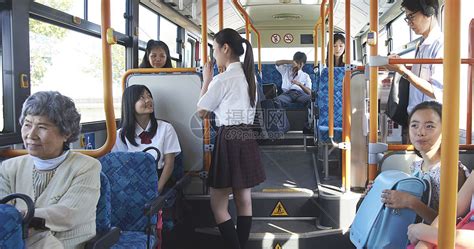 公交车上高清图片下载_红动中国