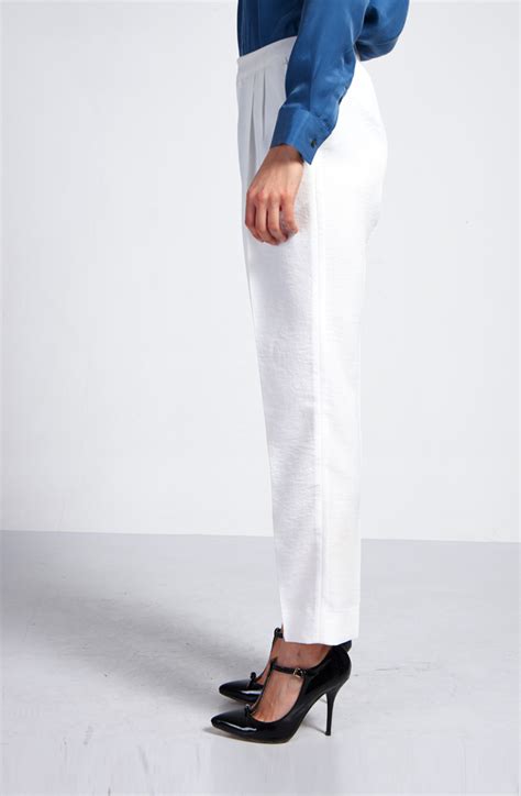 白色时尚弯腰九分裤-女装定制 | 拉雅网，拉雅私定，拉雅私人定制，在线定制领导品牌
