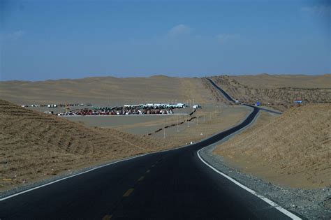 新疆S21沙漠公路全局线路地图请戳→新疆首条穿越沙漠的高速公路_手机新浪网